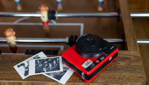 Pretty in red - die Leica Sofort im neuen Gewand