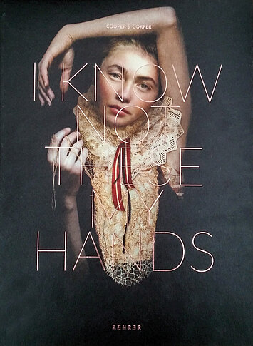 Sarah Cooper und Nina Gorfer: I Know Not These My Hands