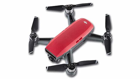 Neue Software verbessert Fotoaufnahmen und Gestensteuerung des Mini-Quadrokopters DJI Spark.