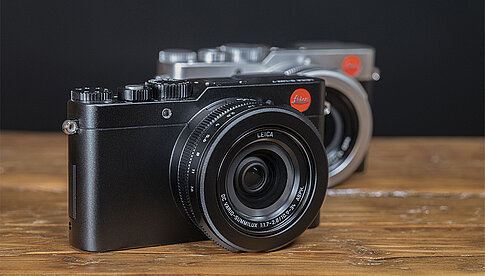 Leica D-Lux 7 in Schwarz und in Schwarz-Silber.