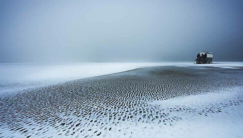 Platz 1 des Wettbewerbs von National Geographic und Olympus: „Sankt Peter-Ording im Winter“ von Heiko Römisch