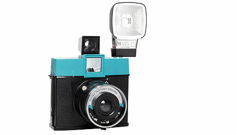 Im Juni 2018 als Kickstarter-Projekt gestartet, jetzt lieferbar: Lomography Diana Instant Square