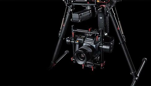 Das Ronin-MX-Stabilisierungssystem gleicht Verwackler aus, sodass die Hasselblad H6D-100c perfekte 100-Megapixel-Bilder aufnehmen kann.