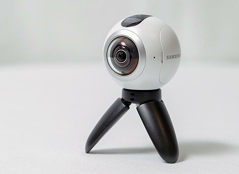 Samsung Gear 360 mit Stativ