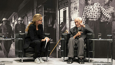 Ausstellungseröffnung mit Jürgen Schadeberg (Foto:Leica - Karin Rehn-Kaufmann mit Jürgen Schadeberg)