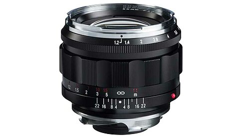 Das Voigtländer Nokton 50 mm F1.2 asphärisch VM wurde für Kameras mit Leica-M-Bajonett entwickelt, lässt sich per Adapter aber auch mit vielen spiegellosen Systemen verwenden.