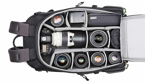 Bis zu zwei SLRs sowie eine Menge Objektive und weiteres Zubehör finden im „BackLight 36L“  ihren Platz und werden von Witterungseinflüssen geschützt.