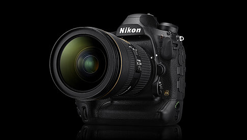 Die Nikon D6 mit dem AF-S NIKKOR 24-70 mm 1:2,8E ED VR