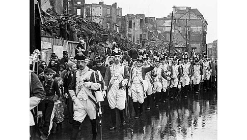 Die Fotos von Walter Dick zeigen den Karneval in der Nachkriegszeit.