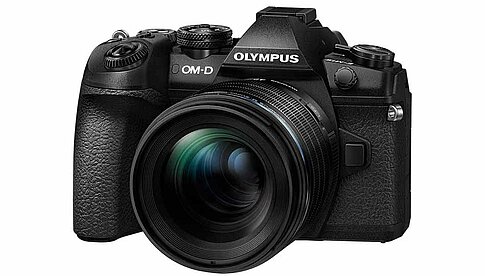 Beide Objektive – hier das „M.Zuiko Digital ED 45 mm 1:1.2 PRO“ – sind sehr erstaunlich kompakt.