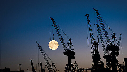 Auf Epson-Druckern ausgegebene Fotos: Ausstellung „Voll der Mond“ mit Bildern von Wolfgang Köhler (Foto: Wolfgang Köhler, Hamburger Hafen)