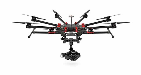 Der Oktokopter DJI S1000+ überschreitet gemeinsam mit einer schweren SLR die bisherige 5-Kilogramm-Grenze für eine „Allgemeine Aufstiegserlaubnis“