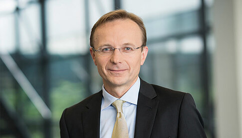 Dr. Christian Müller (50) wechselt von der Tochtergesellschaft Carl Zeiss Meditec AG in den Finanzvorstand (CFO) der Carl Zeiss AG.