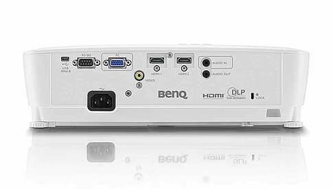 BenQ W1050: Anschlussvielfalt auf der Rückseite - zum Beispiel mit gleich zwei HDMI-Eingängen.