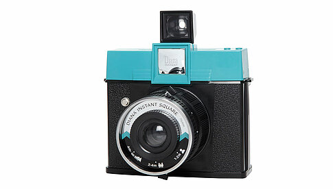 Lomography Diana Instant Square: Auch im Paket mit viel Zubehör erhältlich.