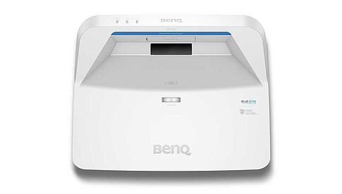 BenQ L890UST: Kurzprojektion bereits ab 20 Zentimetern Abstand zur Leinwand